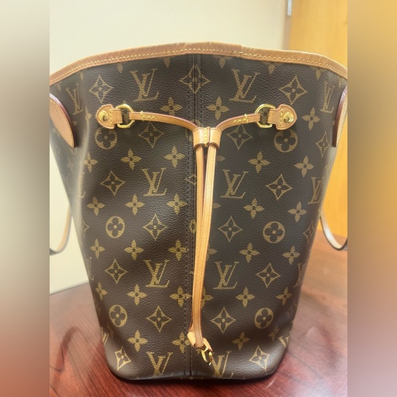 Authentic Louis Vuitton Neverfull MM - Picture 7 of 14